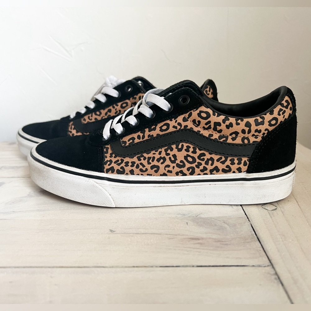 Women’s leopard Vans size 8
